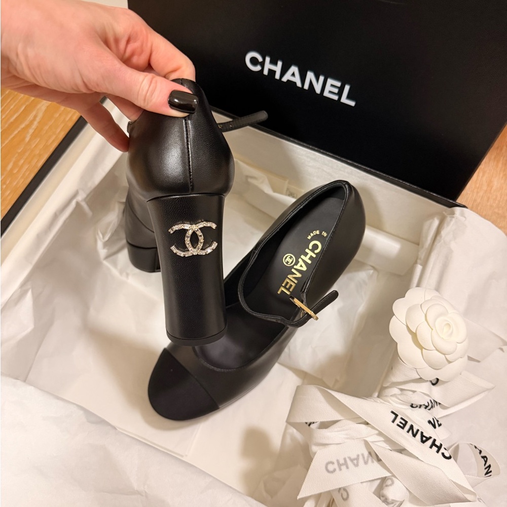 BRAND NEW CHANEL mary jane Black Heels with Silver Logo